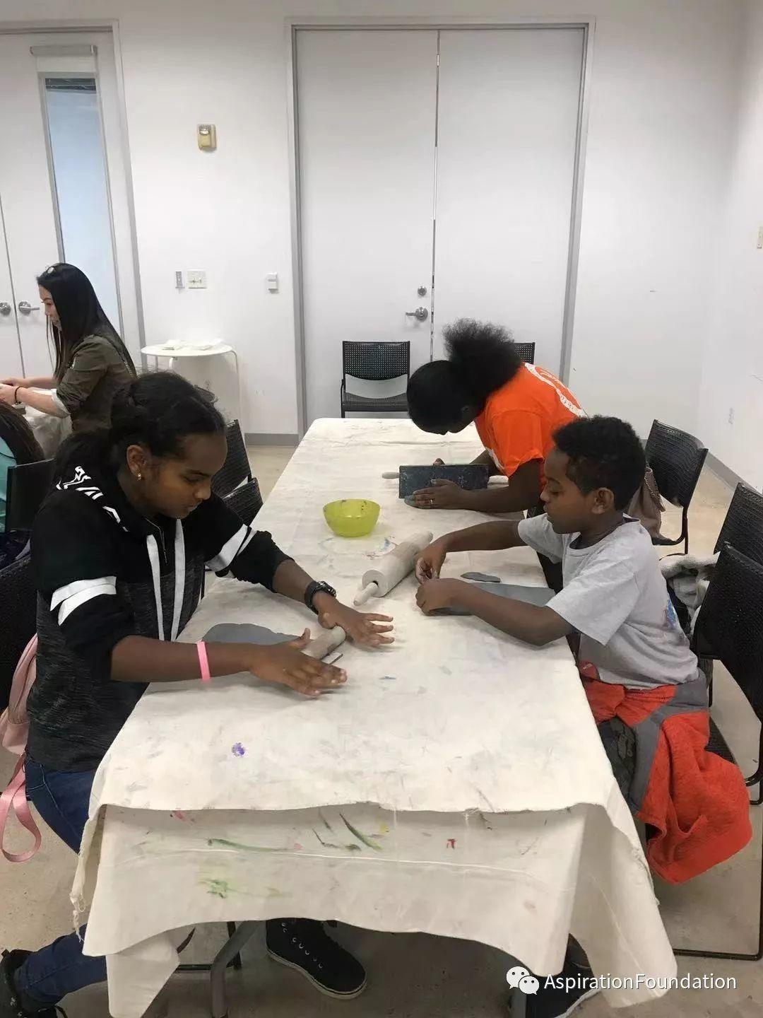 “希望之源慈善基金会”携手PAIR为难民儿童开办课外辅导艺术课